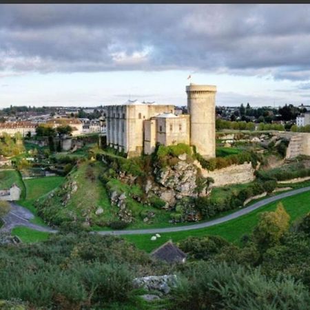 La Maison Des Remparts Lejlighed Falaise  Eksteriør billede