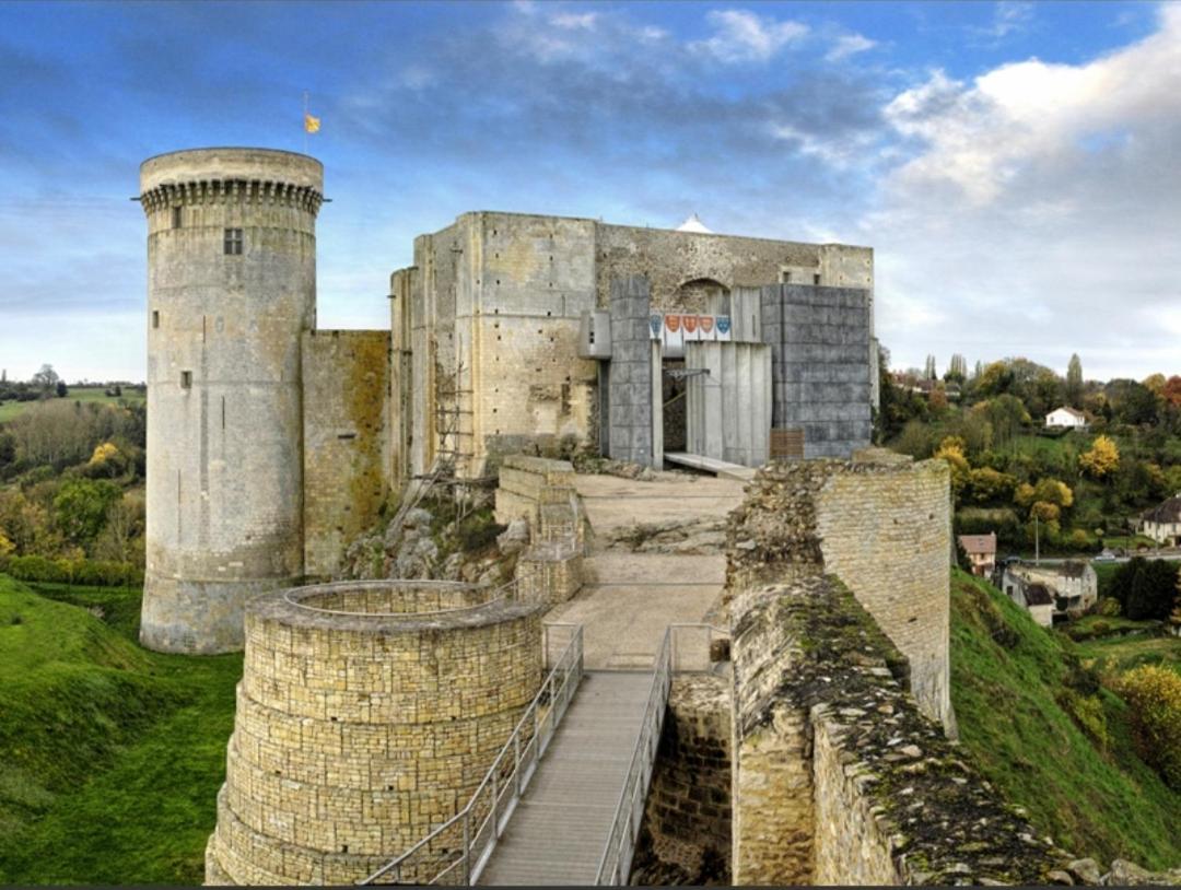 La Maison Des Remparts Lejlighed Falaise  Eksteriør billede