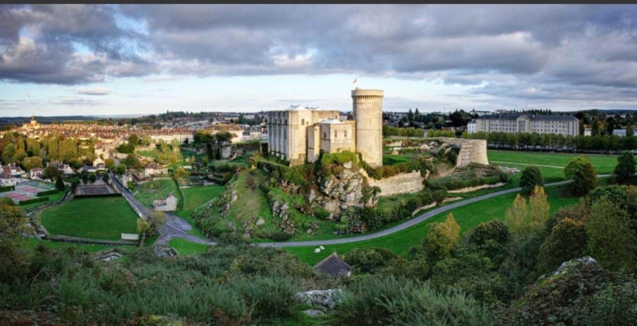 La Maison Des Remparts Lejlighed Falaise  Eksteriør billede