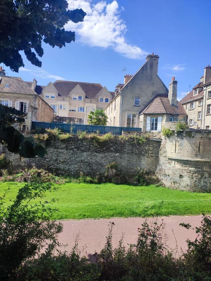 La Maison Des Remparts Lejlighed Falaise  Eksteriør billede